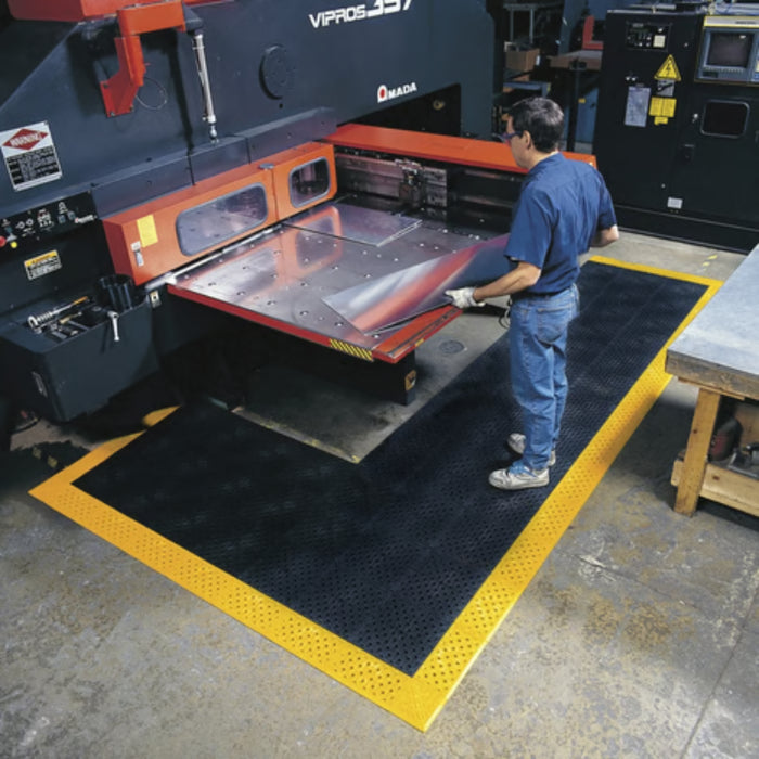 Notrax® Cushion-Lok™ Raised Interlocking Drainage Mat - 520 Series - Black/Yellow