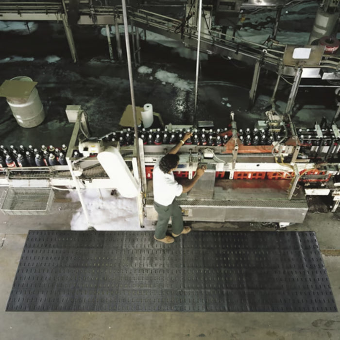 Notrax® Cushion-Dek™ Anti Slip Drainage Mat - 420 Series - Black