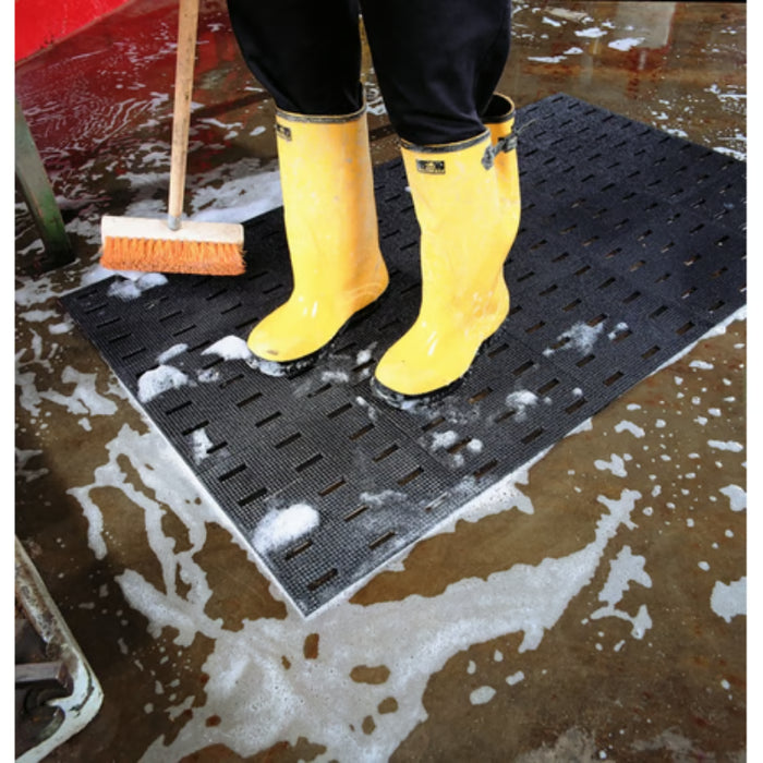 Notrax® Cushion-Dek™ Anti Slip Drainage Mat - 420 Series - Black